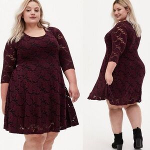 torrid Mini Lace Fluted Dress Winetasting Lace Knit Fabric Scoop Neck 3/4 Size 2